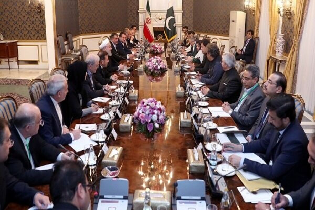 نشست روحانی با هیات های عالی رتبه ایران و پاکستان