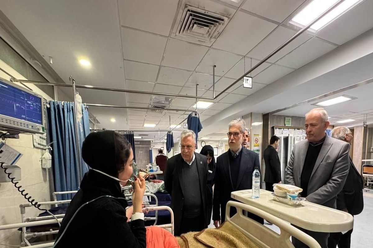 وزیر علوم از دانشجویان دانشگاه شهید بهشتی آسیب‌دیده در حادثه انتشار گاز عیادت کرد