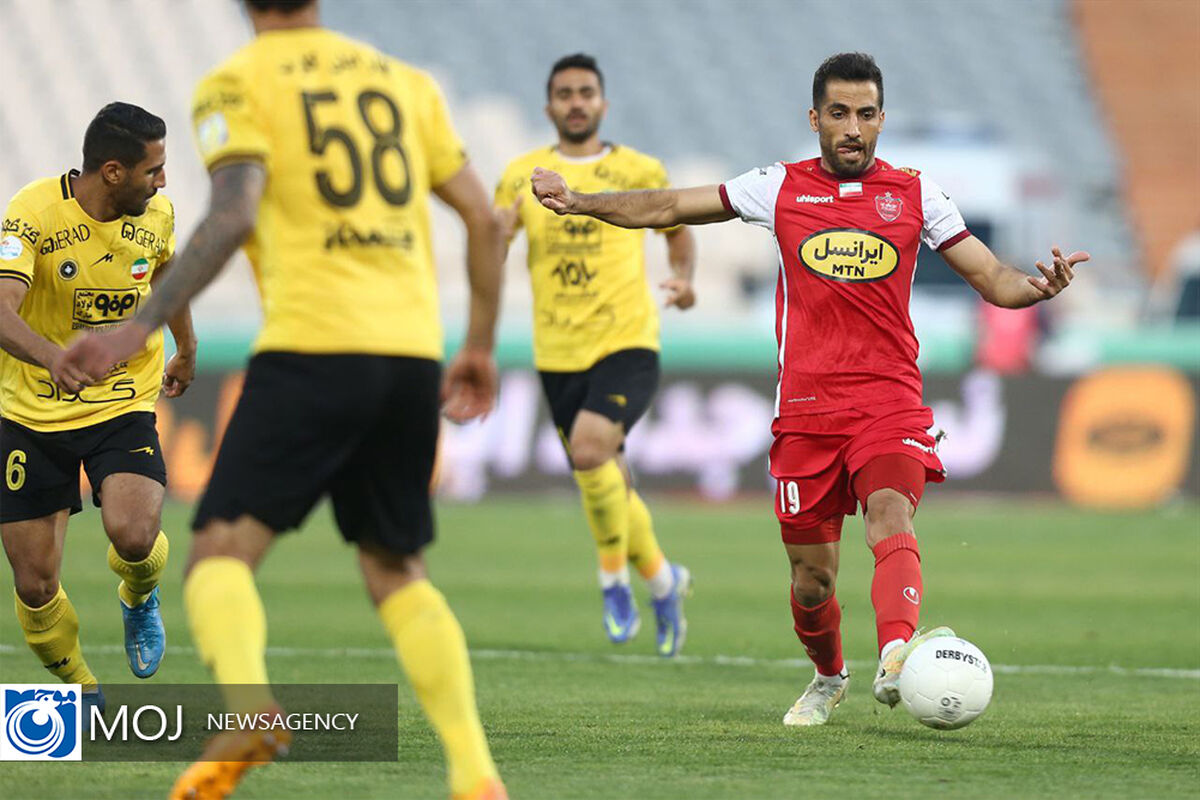 دیدار تیم های فوتبال پرسپولیس و سپاهان