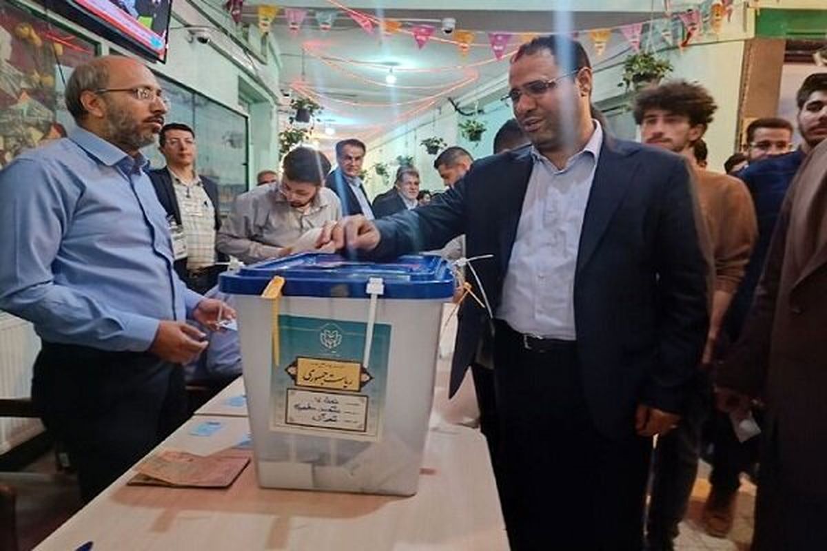 وزیر آموزش و پرورش رأی خود را به صندوق انتخابات انداخت