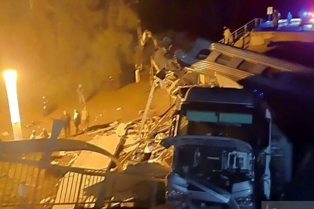  سقوط پل روی قطار