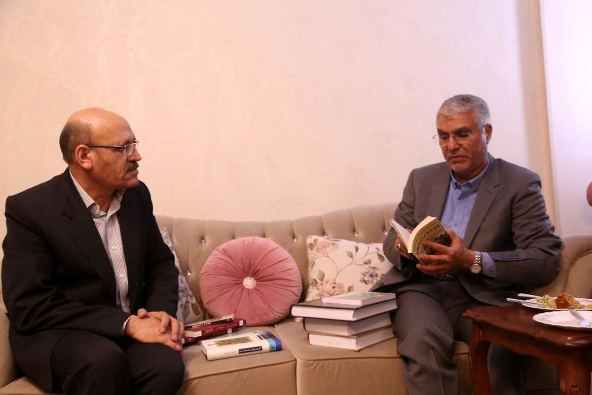 استاندار فارس در دیدار با دو نویسنده، حافظ پژوه و شاعر استان