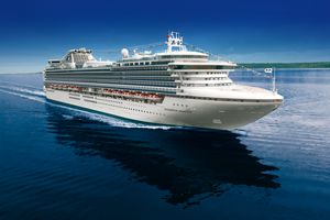 کشتی مسافربری در جزیره کیش غرق شد