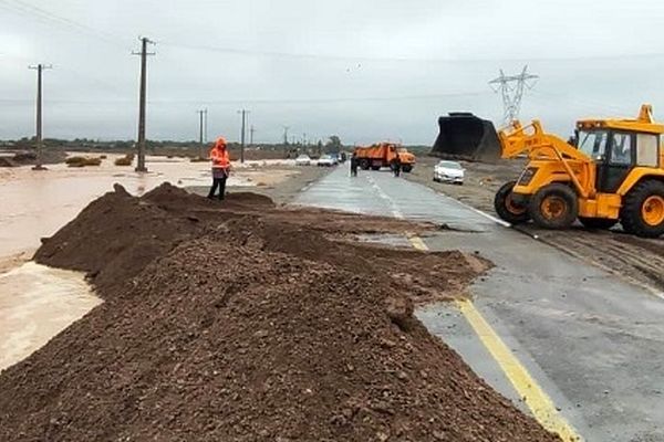 تلاش شبانه‌روزی ۲۱۰۰ راهدار سیلاب جاده‌های جنوب کشور را مهار کرد