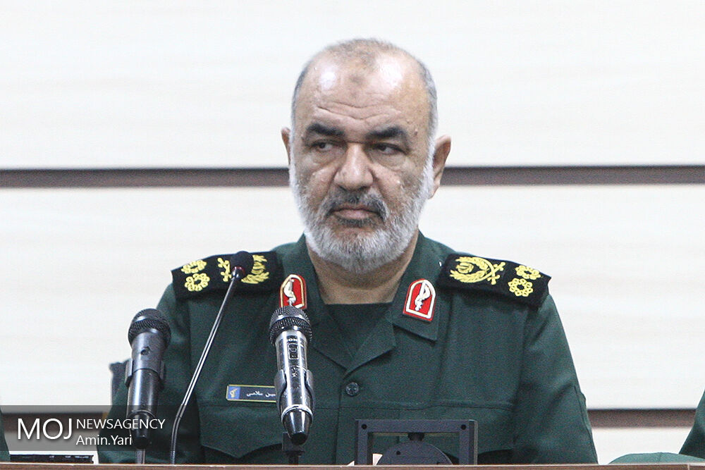 مرزها خط قرمز ماست و هر دشمنی به آن تعرض کند نابود خواهد شد