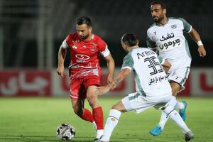 پرسپولیس لیگ را با تساوی مقابل ذوب آهن شروع کرد