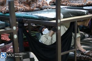 توزیع بسته های مقابله با کرونا در گرمخانه های تهران