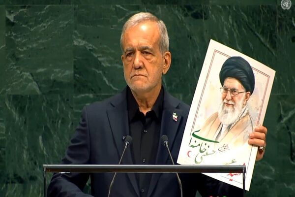 برای دفاع از کشورمان از کسی اجازه نمی گیریم