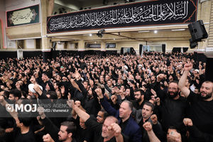 مراسم عزاداری شب تاسوعای حسینی (ع) در حسینیه امام خمینی برگزار شد 