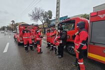 نجات راننده محبوس در خودرو پس از برخورد با تیر برق در بندرعباس