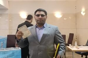 آذری کاندیدای چهاردهمین دوره انتخابات ریاست جمهوری شد 