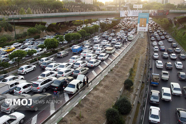 ترافیک نیمه‌سنگین در محور چالوس، تردد در آزادراه کرج–تهران سنگین است