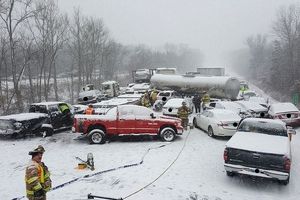برخورد زنجیره ای ۱۰۰ خودرو در میشیگان امریکا درپی بارش سنگین برف + فیلم