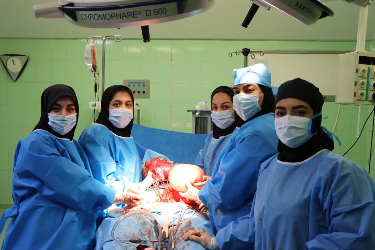  تیم جراحی دانشگاه علوم پزشکی بابل