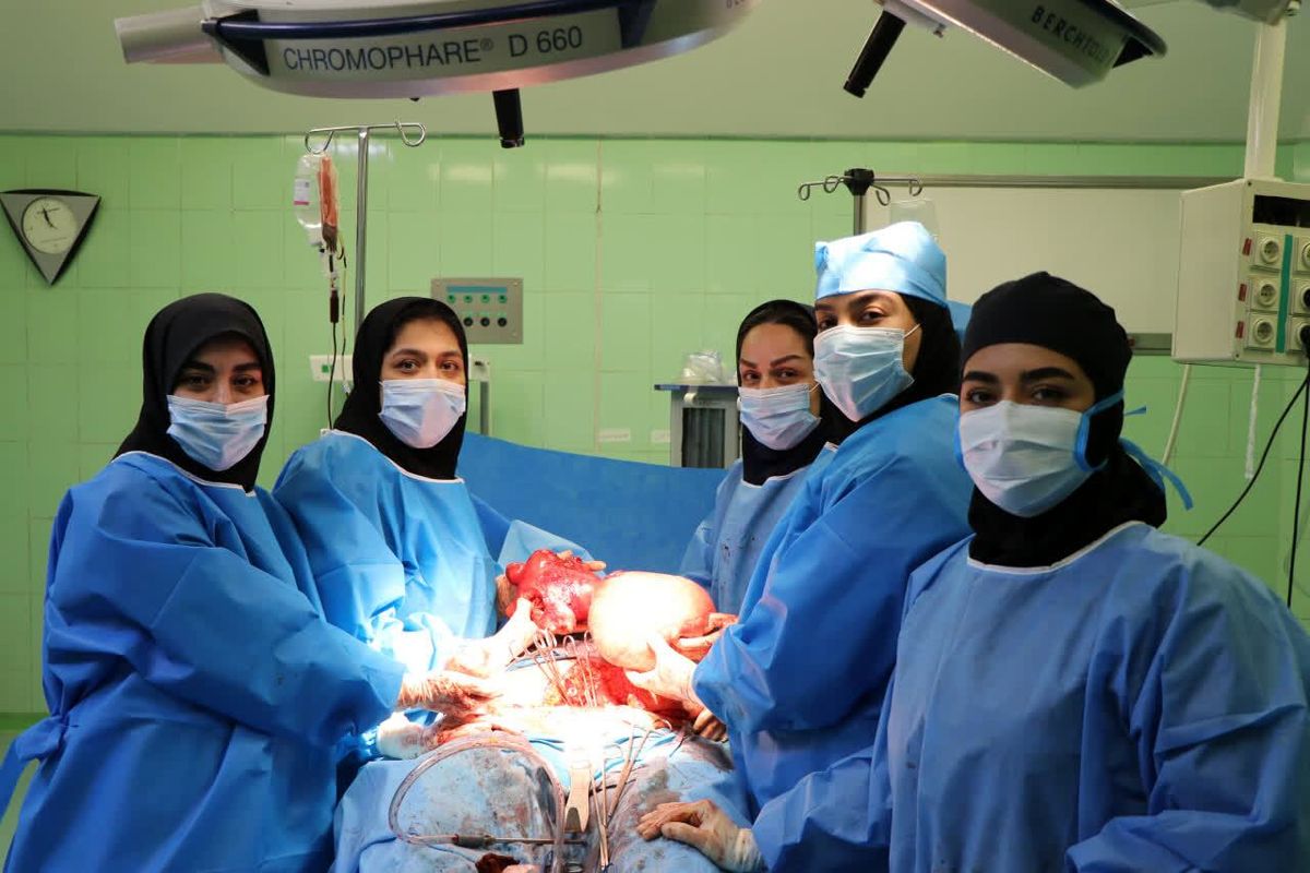  تیم جراحی دانشگاه علوم پزشکی بابل