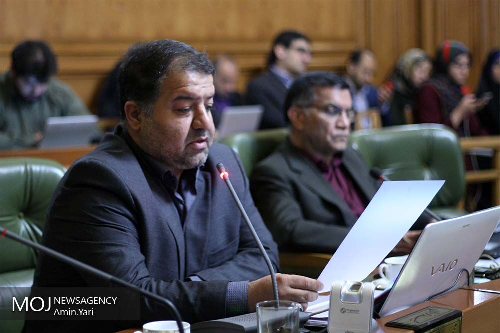 برخی دکل های تهران در نزدیکی مراکز آموزشی نصب شده است