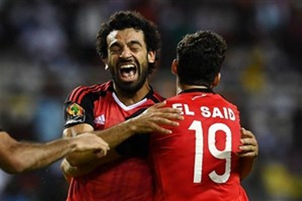 تاجر اماراتی به بازیکنان مصر خودرو لوکس هدیه داد