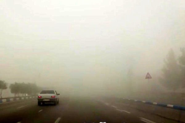 محورهای ۷ استان کشور زیر بارش باران و مه‌گرفتگی