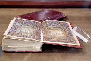 از کتابت قرآن توسط دختر فتعلی شاه قاجار رو‌نمایی شد + فیلم