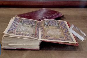 از کتابت قرآن توسط دختر فتعلی شاه قاجار رو‌نمایی شد + فیلم