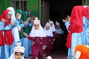 ورود کلاس اولی‌ها به مدرسه در یزد+ تصاویر