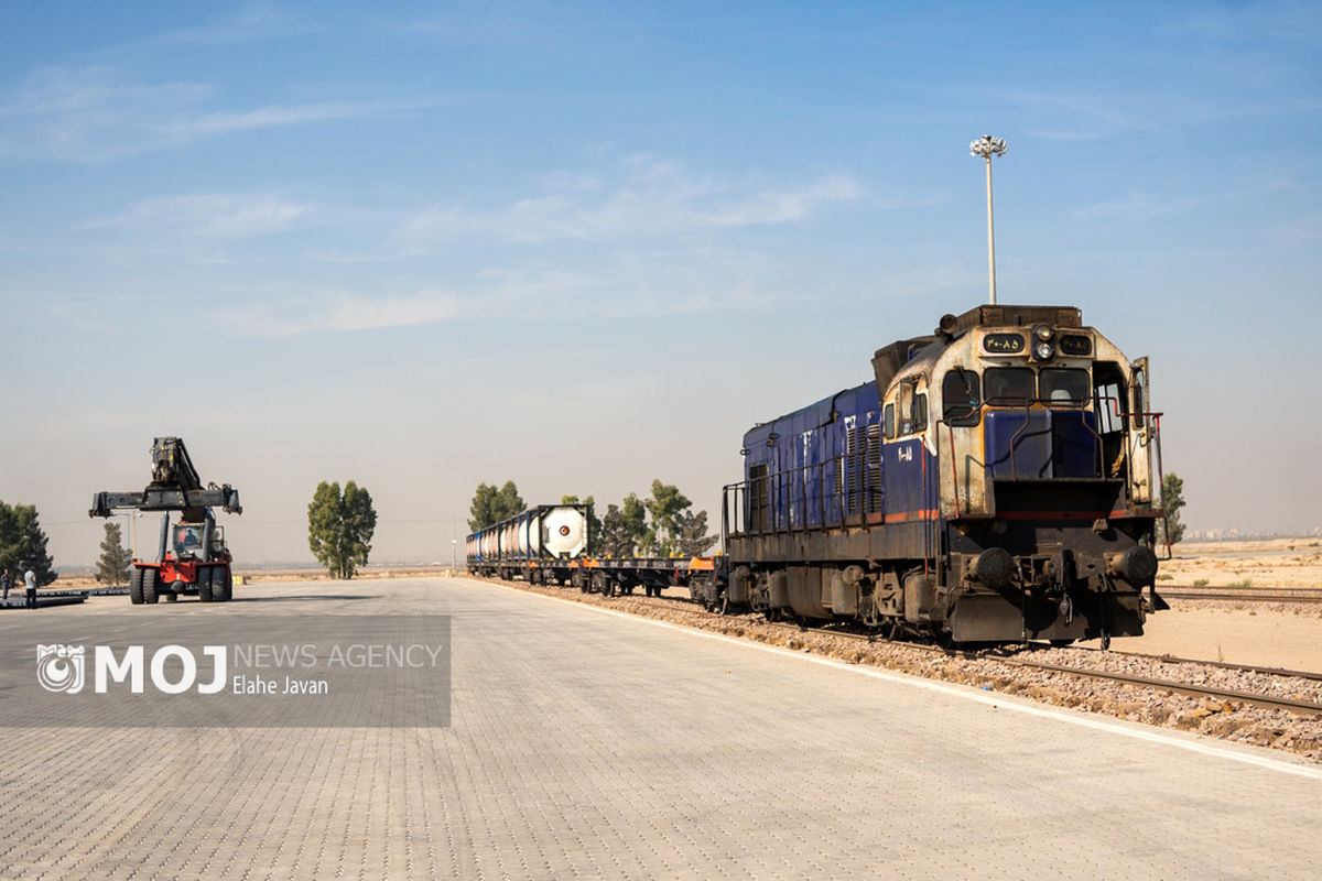 ورود اولین قطار باری برنامه ریزی شده از روسیه به آپرین