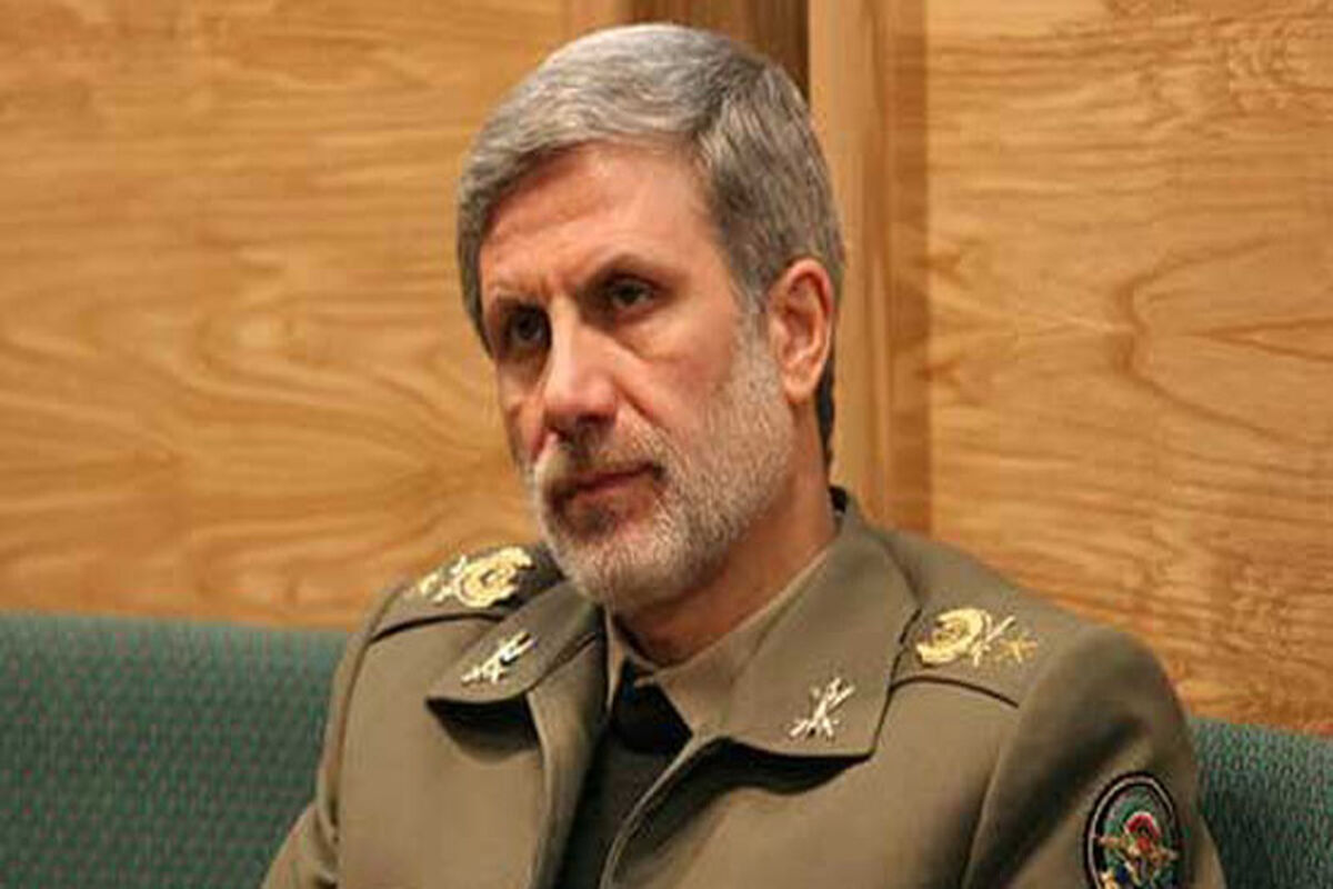 امیر حاتمی وزیر دفاع ایران