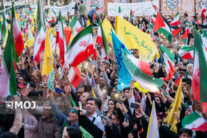 نمازگزاران مشهدی امروز با حضور در راهپیمایی به اسرائیلی‌ها هشدار دادند