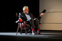 نمایش «پدر» با بازی رضا کیانیان در ۵ اجرا میلیونی شد