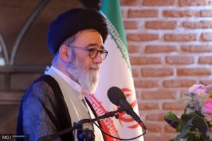 منتقد بودن بخشی از ذات دانشجو است