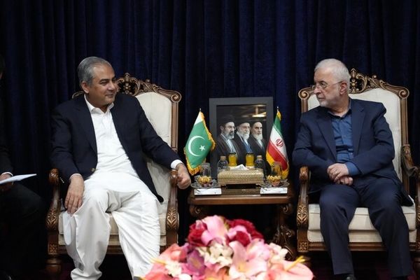 وزیر کشور با همتای پاکستانی در تهران دیدار کرد