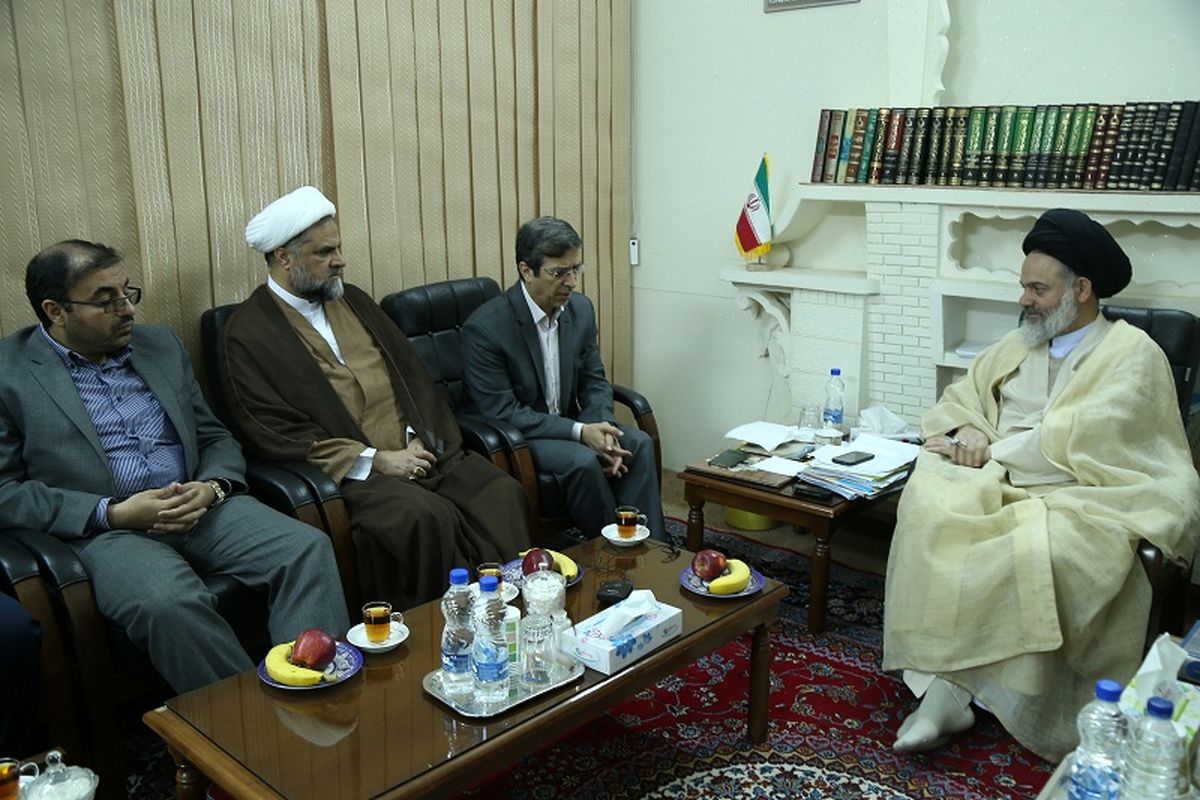 دیدار شهردار با ایت الله حسینی بوشهری