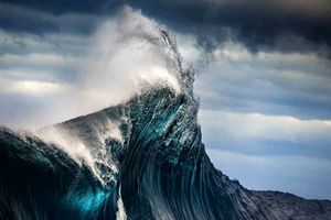 بادهای ۵۰ کیلومتری و امواج ۲ متری در هرمزگان/ هشدار سیلاب و ممنوعیت شنا تا هفته آینده