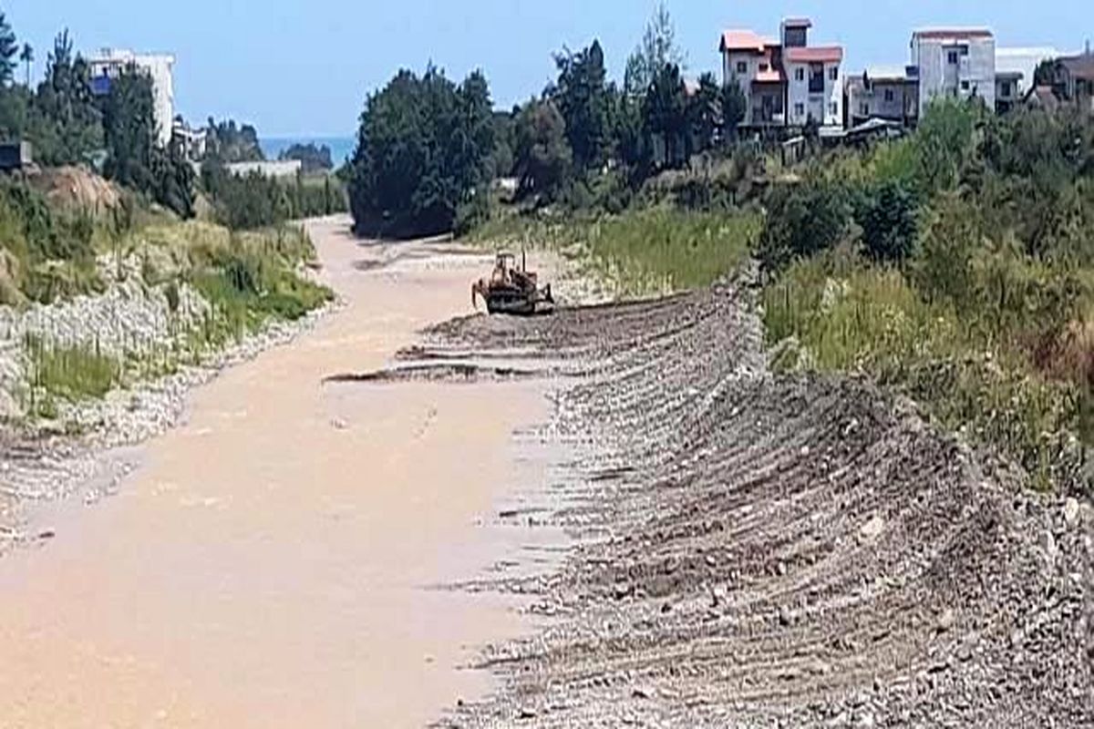 لایروبی نهر شهری چالوس