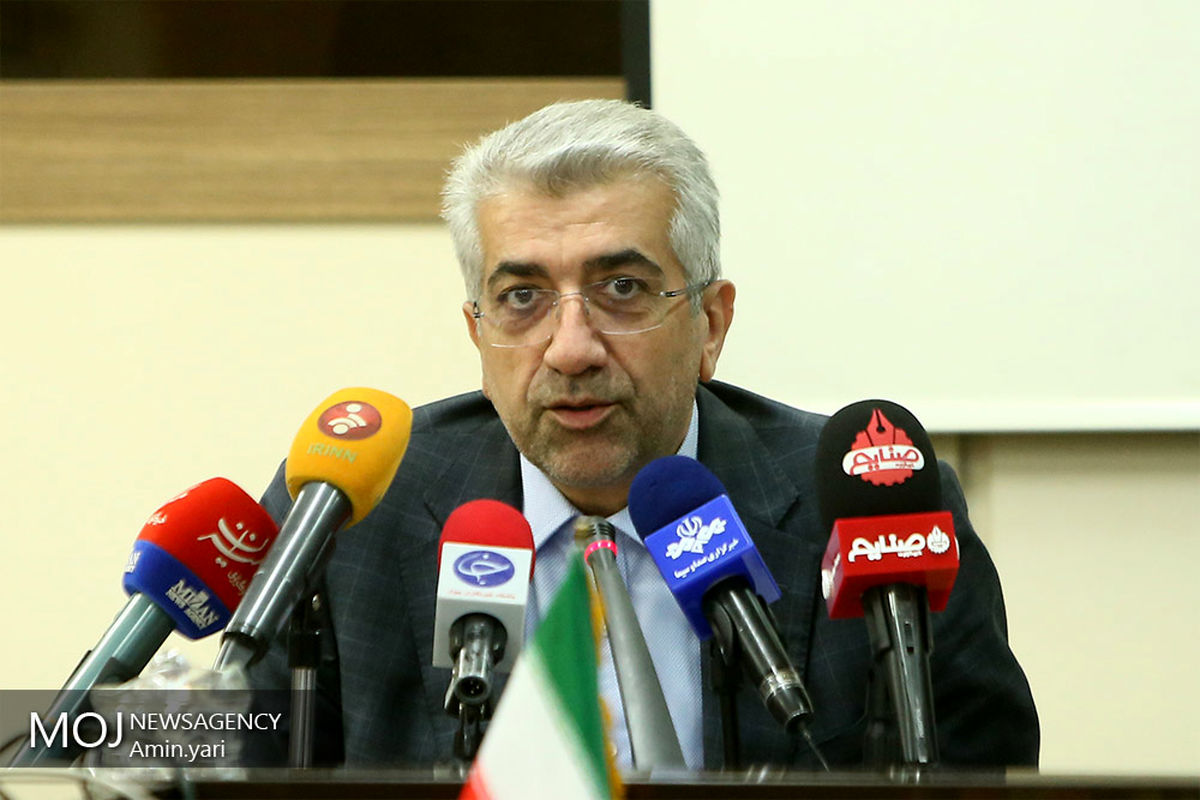 صبحانه کاری وزیر نیرو با اعضای اتاق بازرگانی ایران