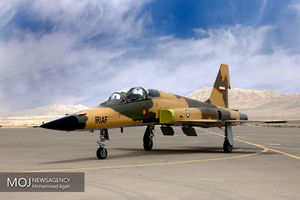 رونمایی از جنگنده ایرانی کوثر 