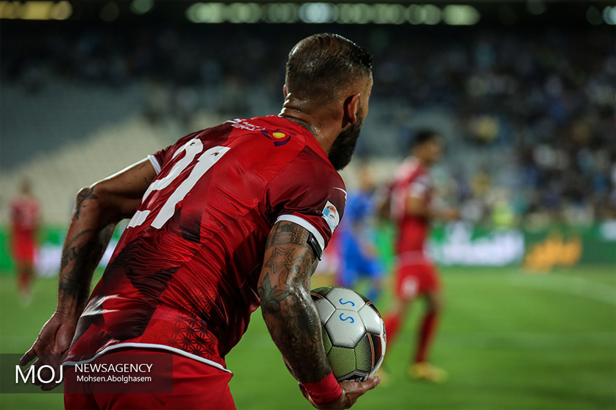 دیدار تیم های فوتبال استقلال تهران و تراکتورسازی تبریز