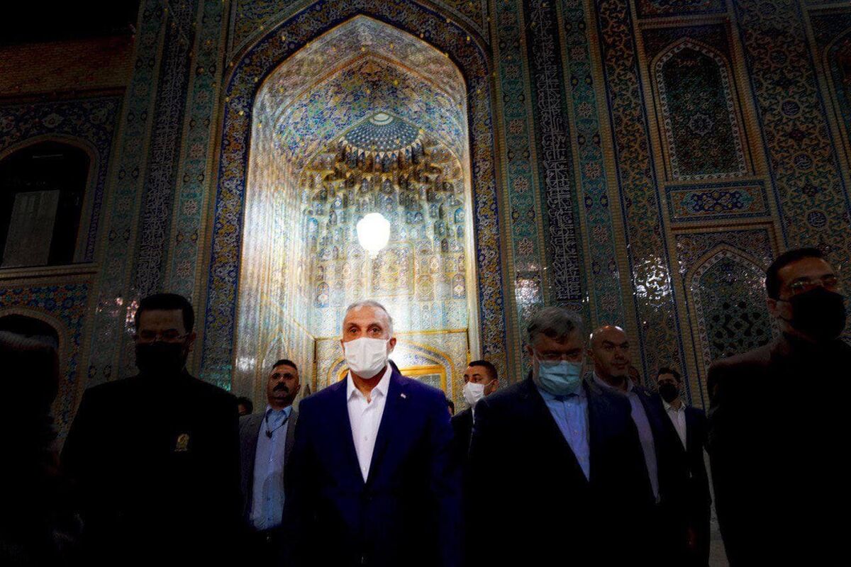  مصطفی الکاظمی نخست وزیر عراق در حرم رضوی
