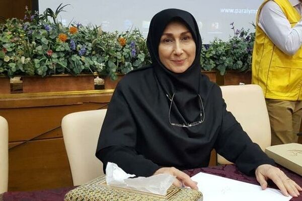 سیما لیموچی رئیس کمیته جهانی پاراتنیس روی میز شد