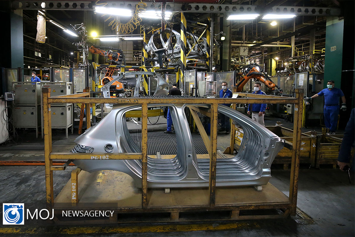 بازدید رئیس جمهور از انبار و خط تولید ایران خودرو