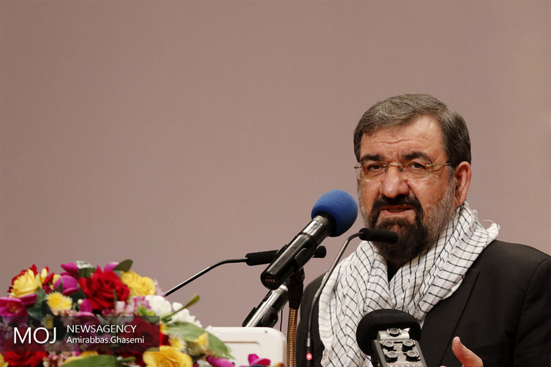 هشدار محسن رضایی به ناوها و نظامیان آمریکایی