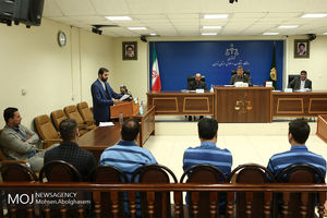  متهم ردیف اول: هیچ کدام از اتهامات را قبول ندارم و اصلا تخلفی نکرده ام/به بازپرس، دادسرا و بانک مرکزی هرچه دلت خواست گفتی، به شما اجازه توهین داده نمی‌شود