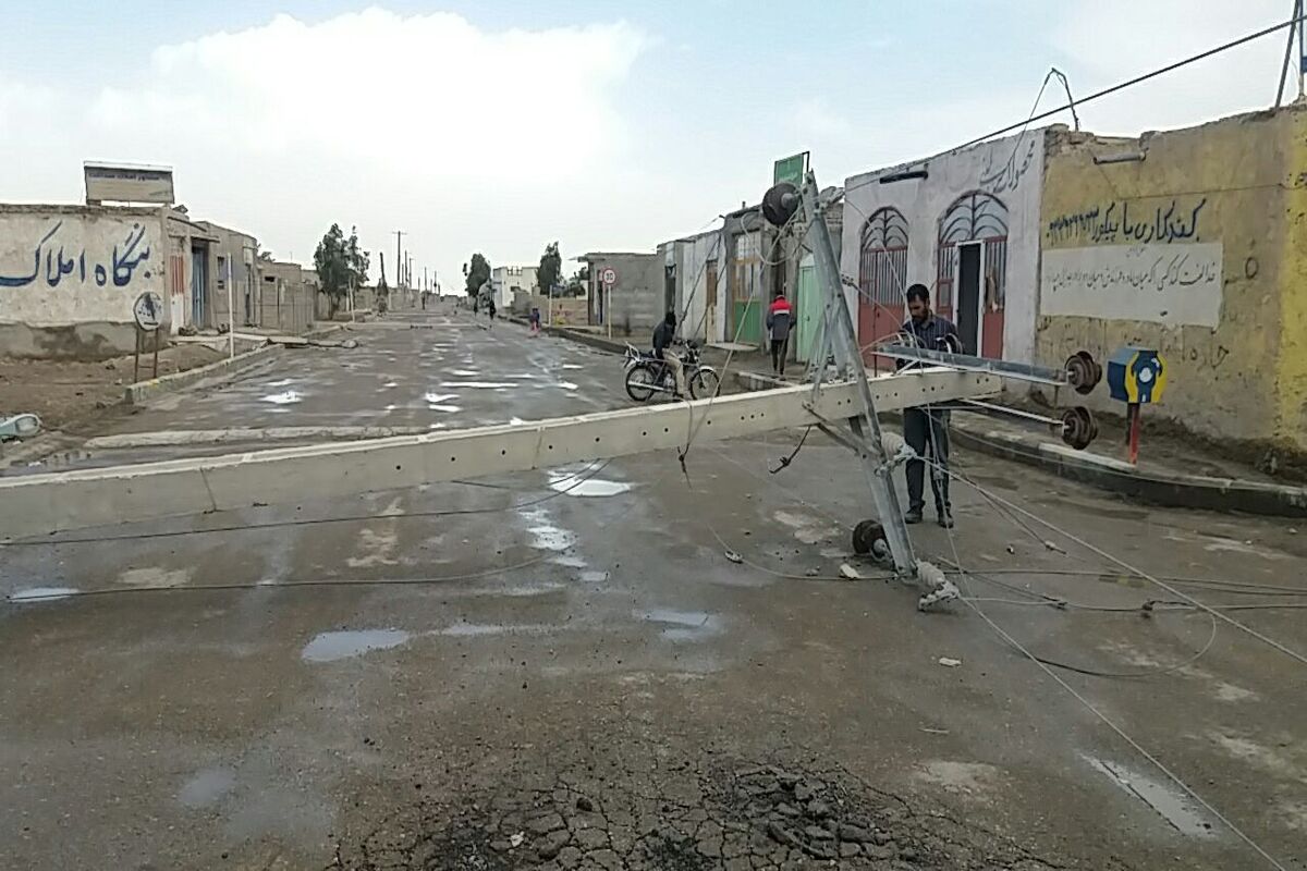 سقوط تیر برق