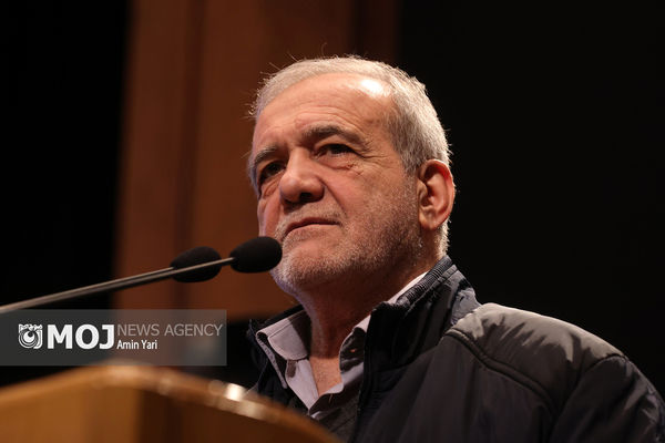 دولت کنار شماست/مقابل سختی‌ها سر خم نخواهیم کرد