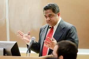 گزارشگر ویژه سازمان ملل متحد به تصویب قطعنامه توقف ارسال سلاح به رژیم صهیونیستی واکنش نشان داد