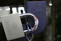 طی اقدامات اطلاعاتی، ماموران پلیس آگاهی گنبد موفق به شناسایی کارگاه غیرمجاز تولید ضدیخ شدند