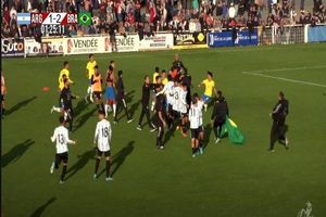 مربی عراقی سه بازیکن حریف را با قمه زخمی کرد!