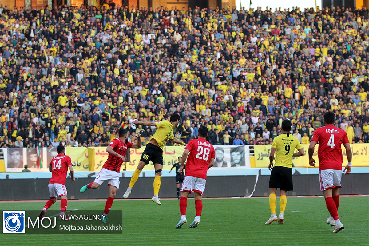 دیدار تیم های فوتبال سپاهان و تراکتور سازی