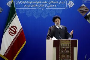 استفاده از مدیر بومی بر مدیر غیربومی مقدم است / صنایع مسئولیت‌های اجتماعی خود را فراموش نکنند