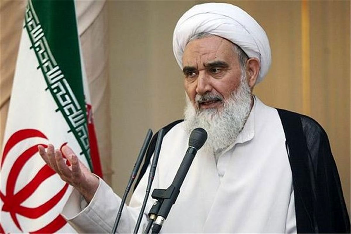 امام‌جمعه کرمانشاه در نواختن زنگ انقلاب در مدارس گیلانغرب